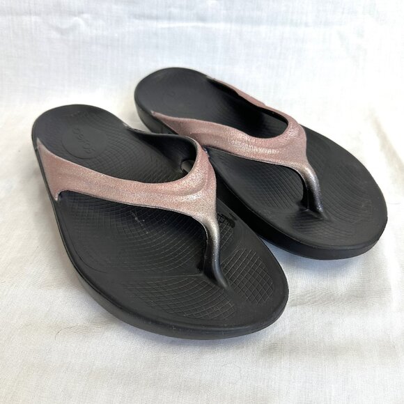 OOFOS OOlala Luxe Recovery Flip Flop Black Pink Sparkle, 8 - Picture 2 of 11